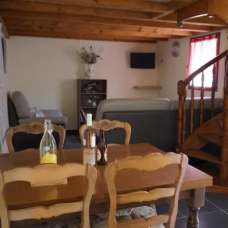 Vakantiehuis Du Pont De Table Jacuzzi Et Montagne