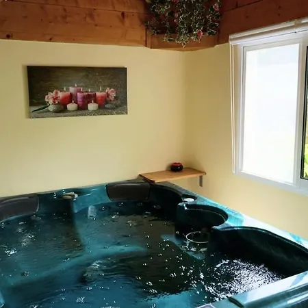 Du Pont De Table Jacuzzi Et Montagne