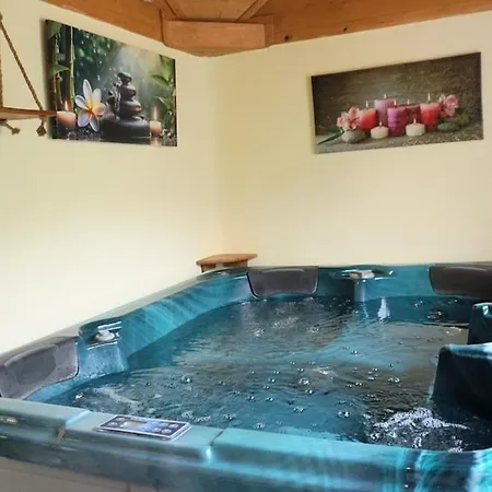 Du Pont De Table Jacuzzi Et Montagne Hébergement de vacances Barrême