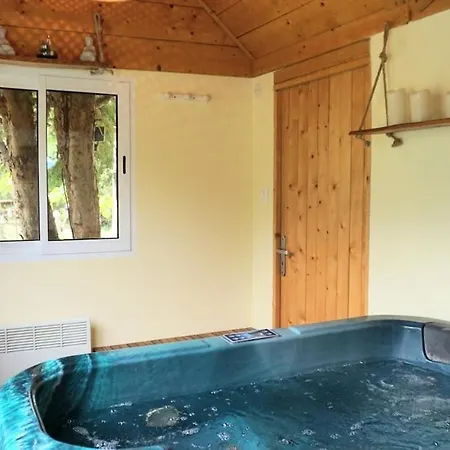 Du Pont De Table Jacuzzi Et Montagne