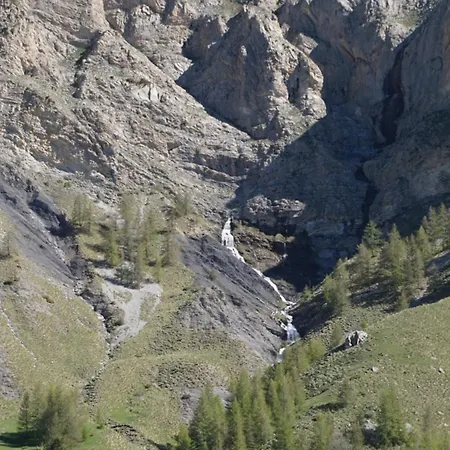 Du Pont De Table Jacuzzi Et Montagne バレーム
