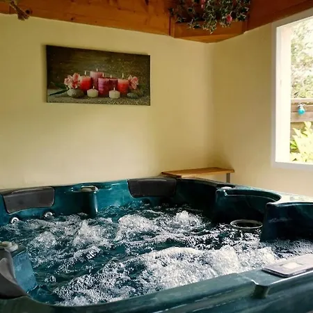 Du Pont De Table Jacuzzi Et Montagne Barrême