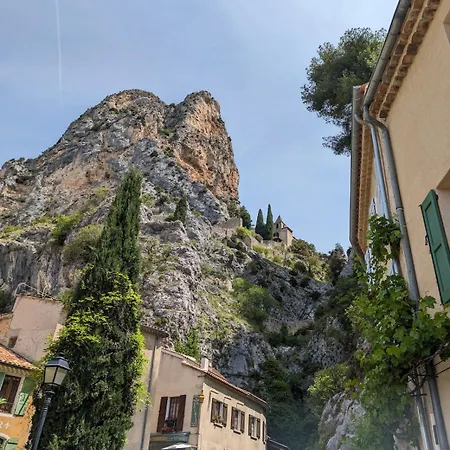 Du Pont De Table Jacuzzi Et Montagne *