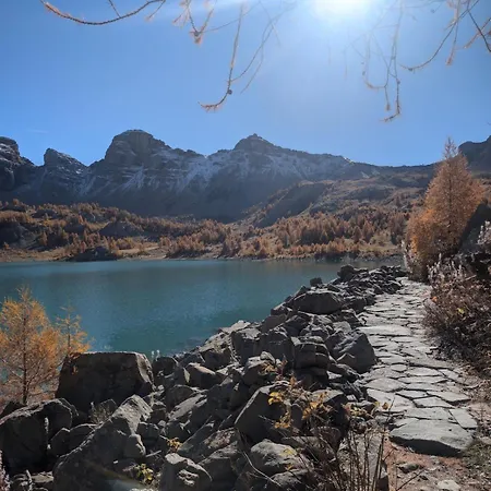 Vakantiehuis Du Pont De Table Jacuzzi Et Montagne *