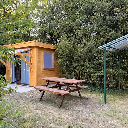 Du Pont De Table Jacuzzi Et Montagne バレーム