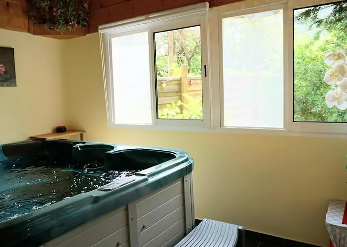 Holiday home Du Pont De Table Jacuzzi Et Montagne Barreme