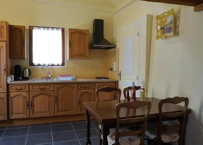 Holiday home Du Pont De Table Jacuzzi Et Montagne *