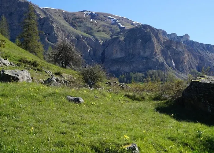 Du Pont De Table Jacuzzi Et Montagne Holiday home *