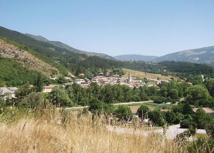 Holiday home Du Pont De Table Jacuzzi Et Montagne