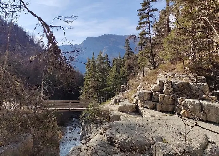 Du Pont De Table Jacuzzi Et Montagne