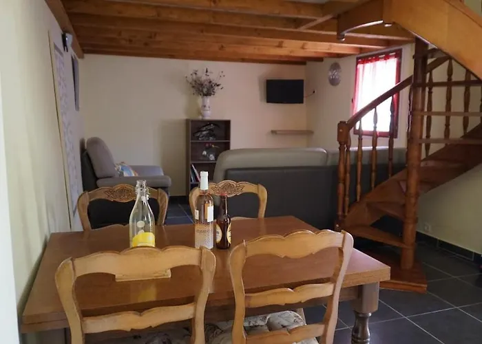 Holiday home Du Pont De Table Jacuzzi Et Montagne