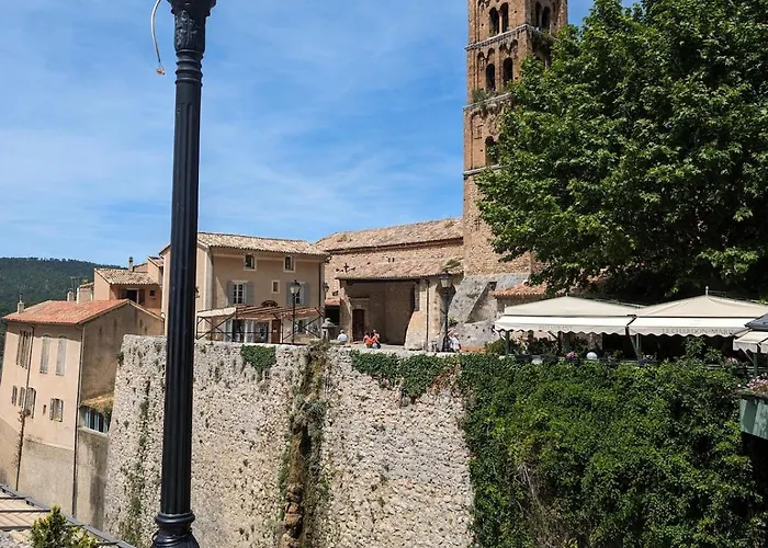 Holiday home Du Pont De Table Jacuzzi Et Montagne
