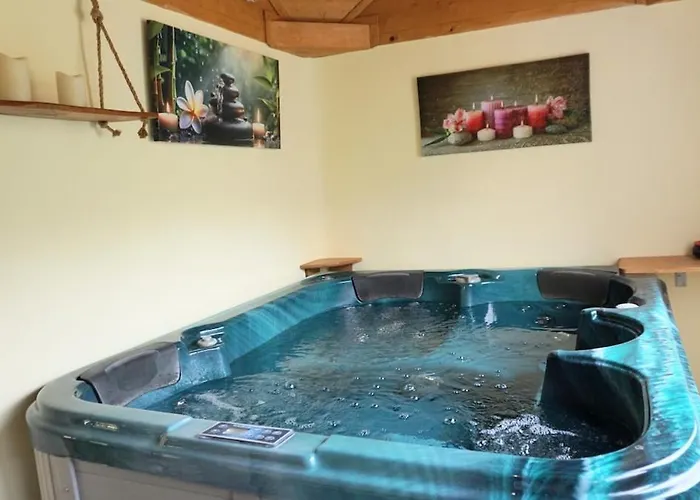 Du Pont De Table Jacuzzi Et Montagne Holiday home Barreme