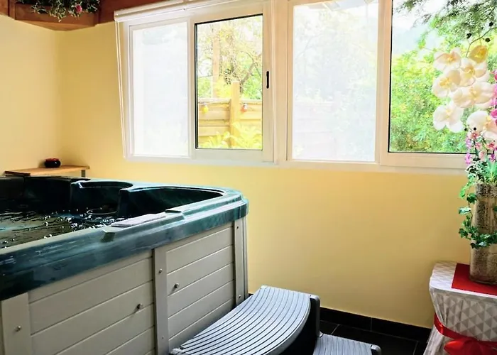 Du Pont De Table Jacuzzi Et Montagne Barreme