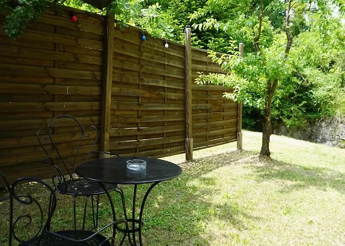 Du Pont De Table Jacuzzi Et Montagne