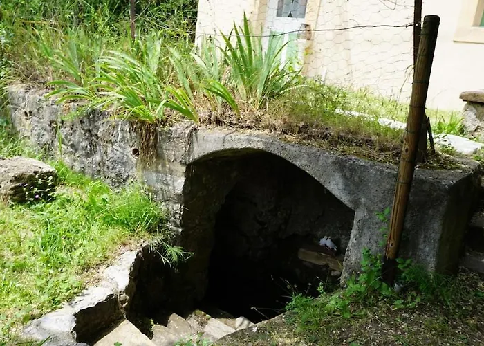 Holiday home Du Pont De Table Jacuzzi Et Montagne