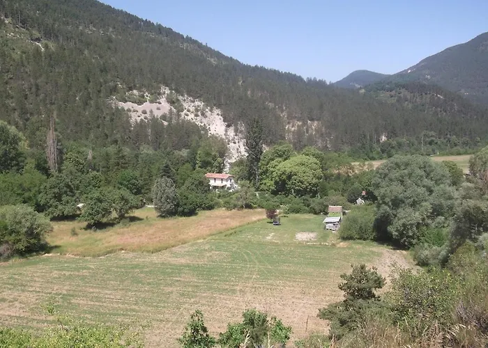 Du Pont De Table Jacuzzi Et Montagne Barreme