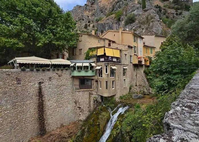 Du Pont De Table Jacuzzi Et Montagne
